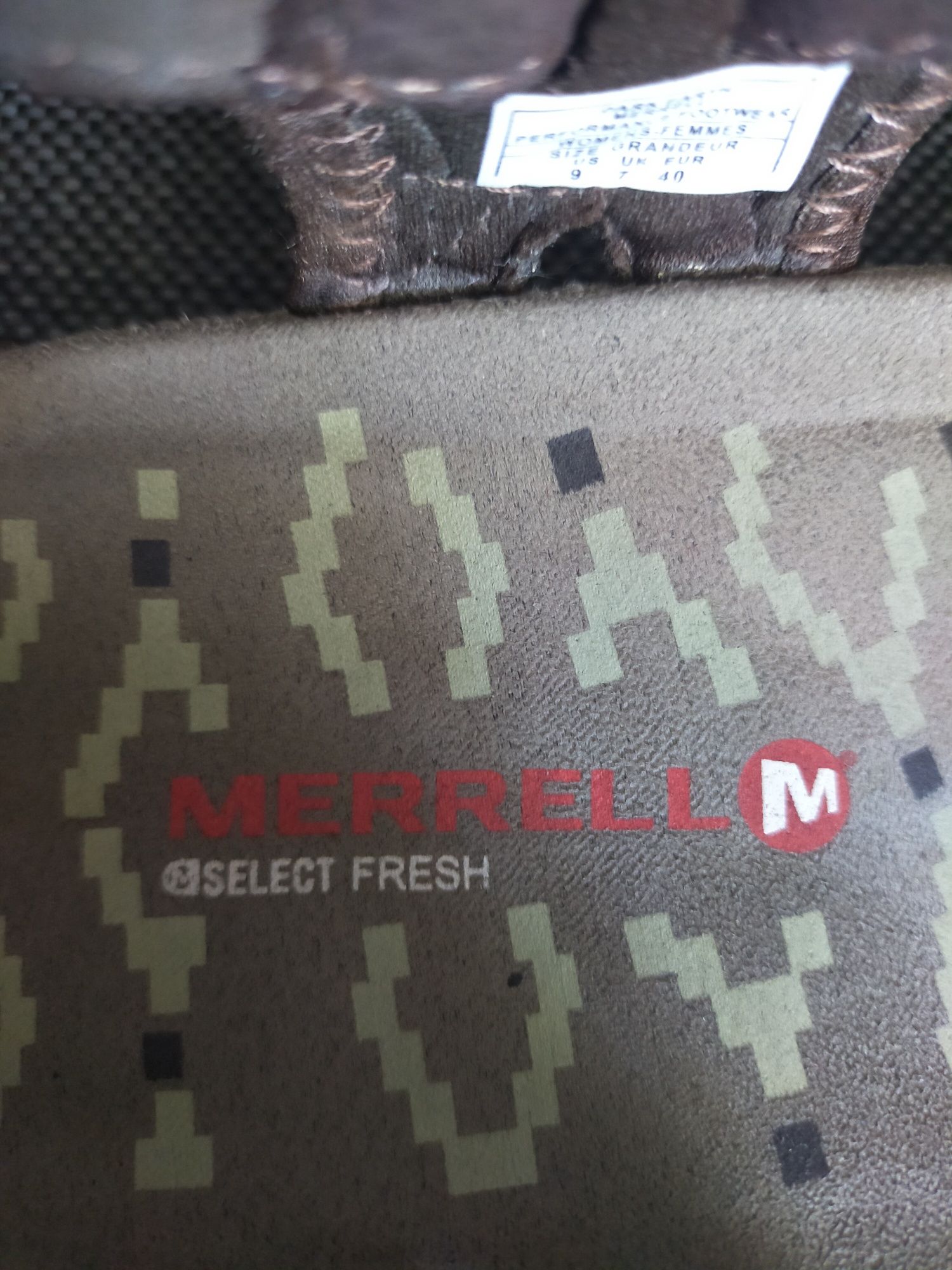 Vând sandale MERRELL mărimea 40