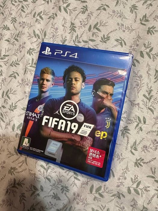 Vând disc FIFA 19 pentru PS4.