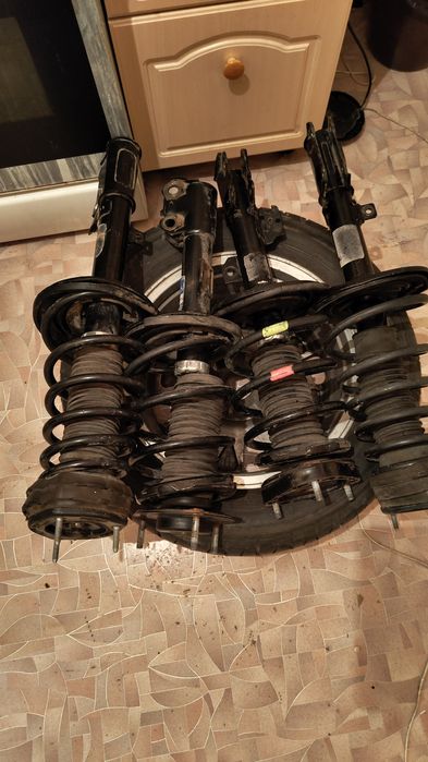 Продам стойки на Камри 40  в сборе