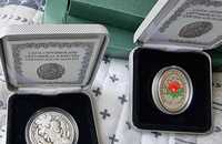 Монеты в серебре Шаршы и блистеры Астана