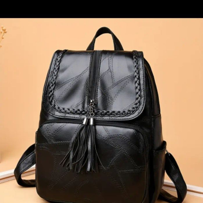 Нова дамска раница с размери 26/12/30 см.