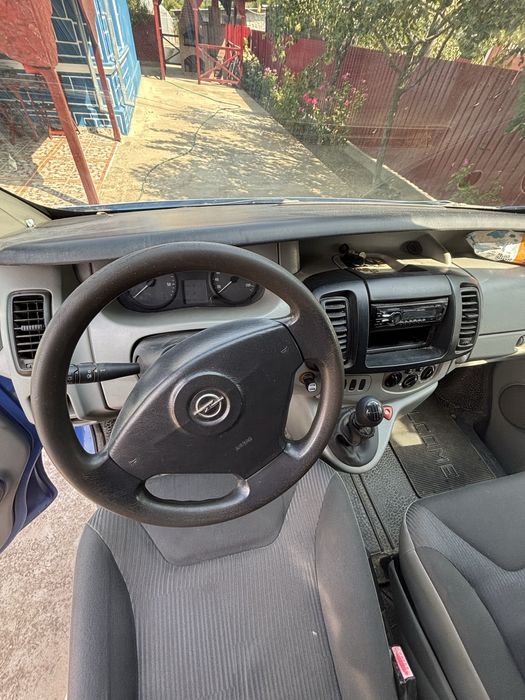 Opel Vivaro 8+1 locuri | 2007 | 236782 km | Stare excelentă
