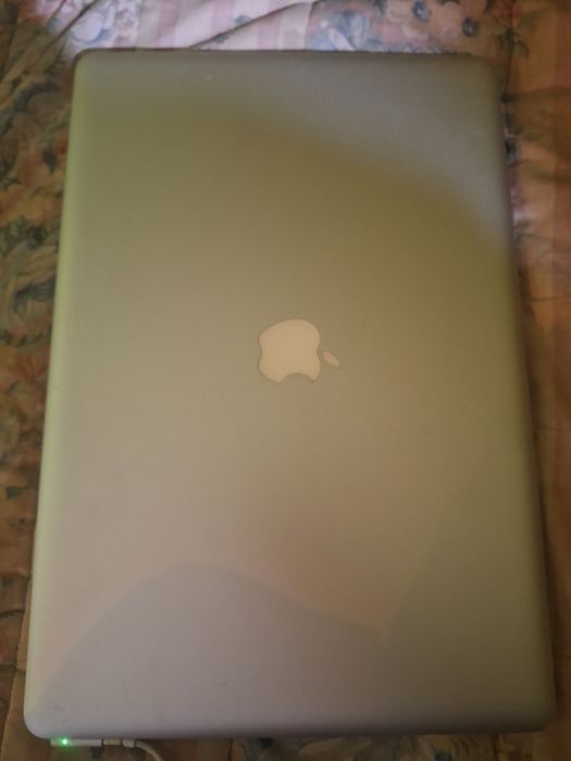 Vând leptop Apple MacBook Pro 17 inch 1tb