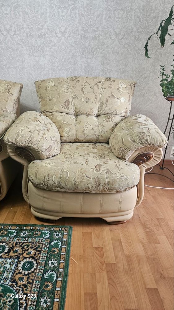 Продам Диван с креслом