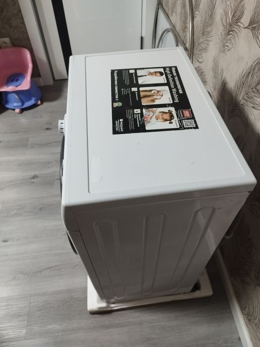 Продается б/у стиральная машина Hotpoin Ariston