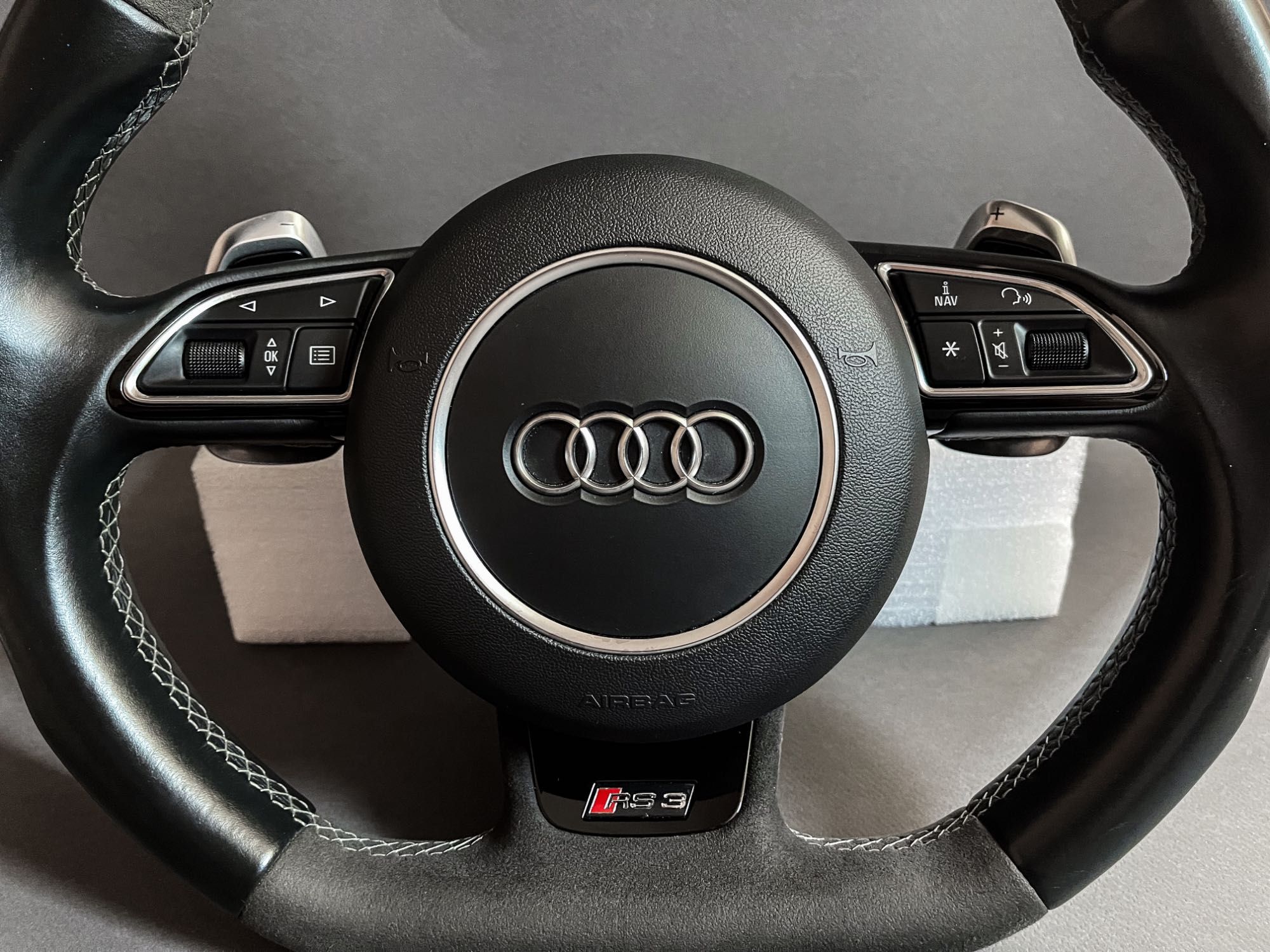 Audi RS3 8V Flat Bottom Волан Алкантара ( Оригинален )