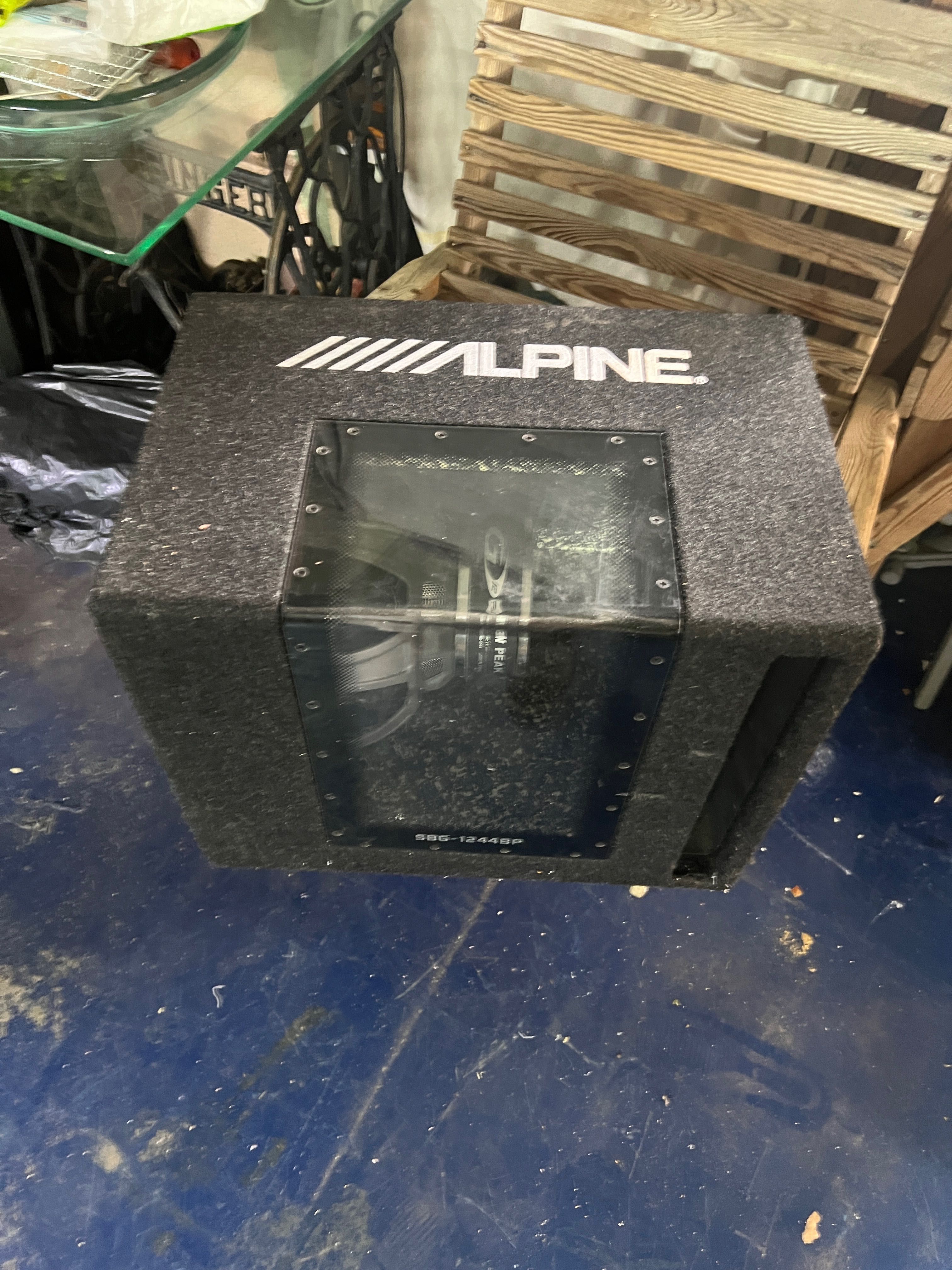 subwoofer alpine 800w + stație jbl