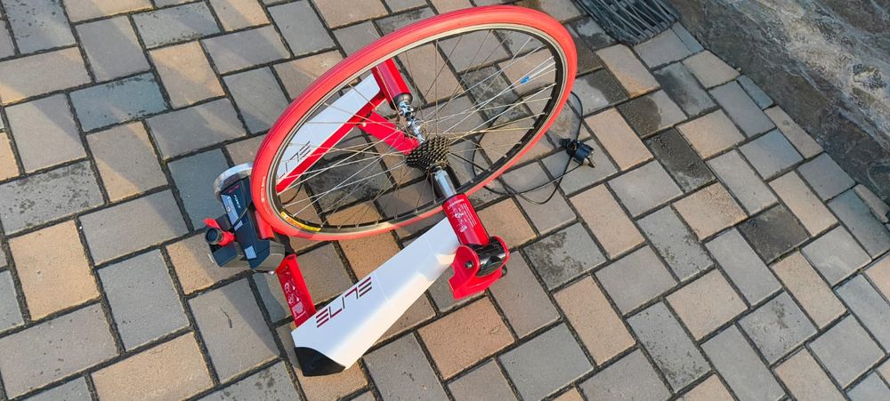 Home trainer Elite + roată cursiera + anvelopa trainer
