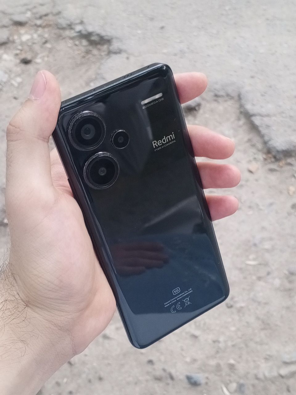 Karopka dak bor. Kamera 200 mp. Zaryad 120W. Aybi yoq ideal. Narxi 3.5