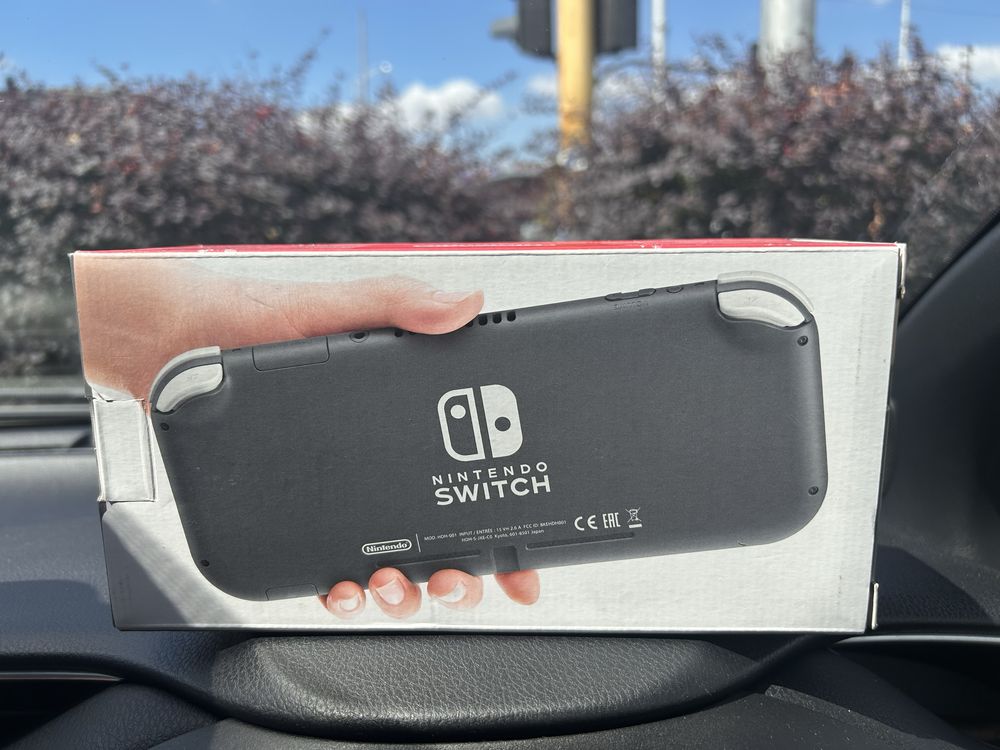 Nintendo Switch Lite – чисто нова, в кутия