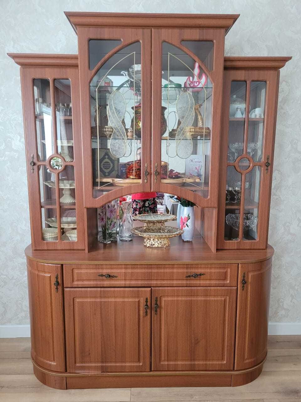 Мебельная горка для посуды