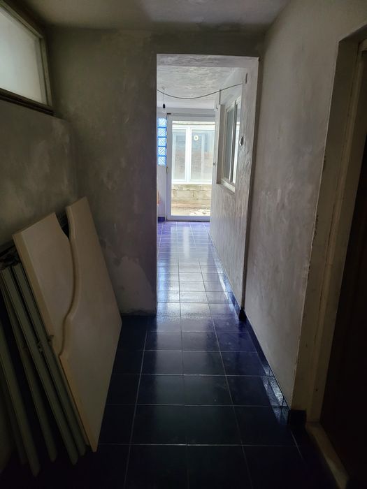 Casă curte cu mansarda și garaj in spate la vadul nou ferentari