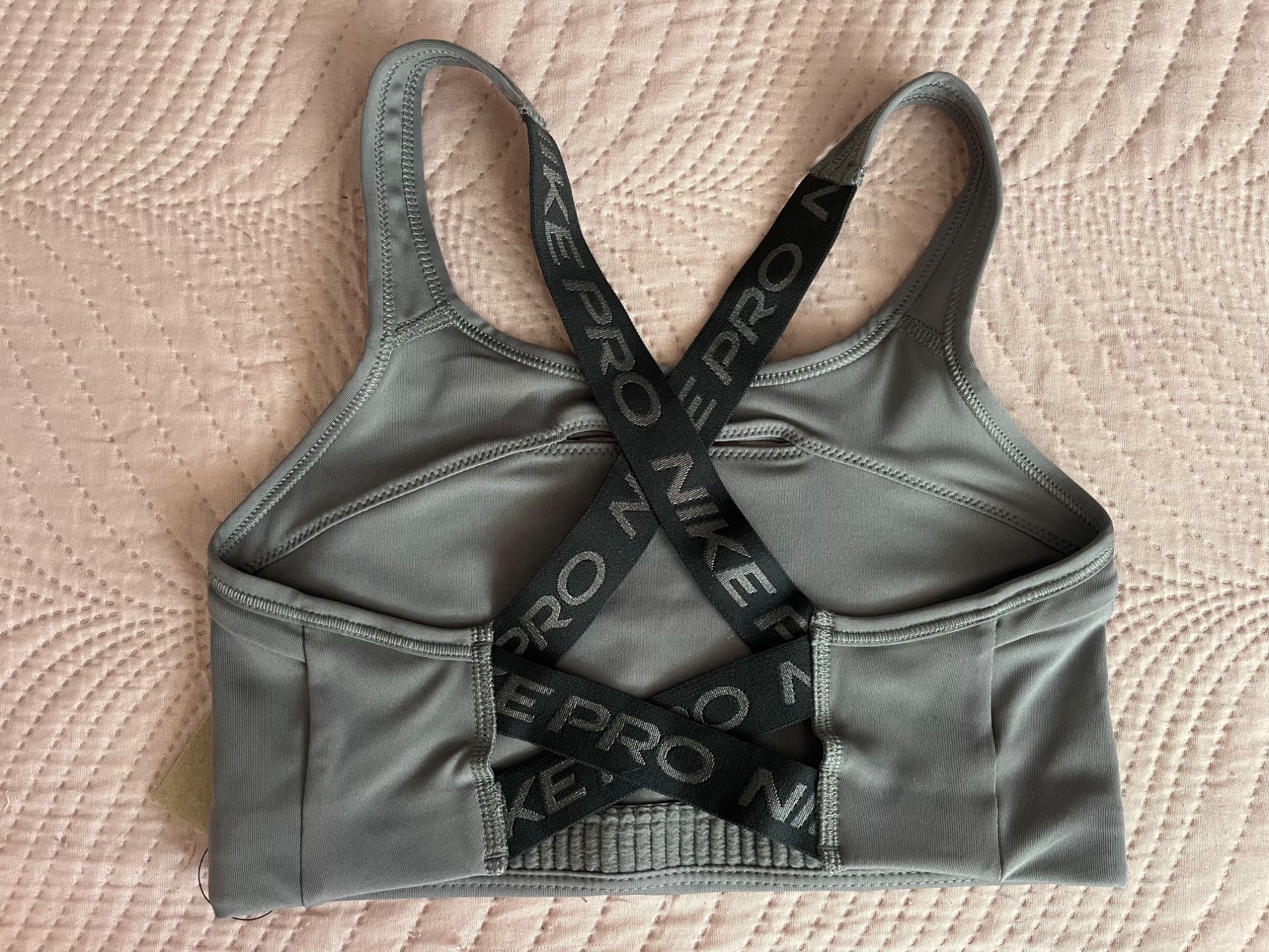 Спортни бюстиета Nike