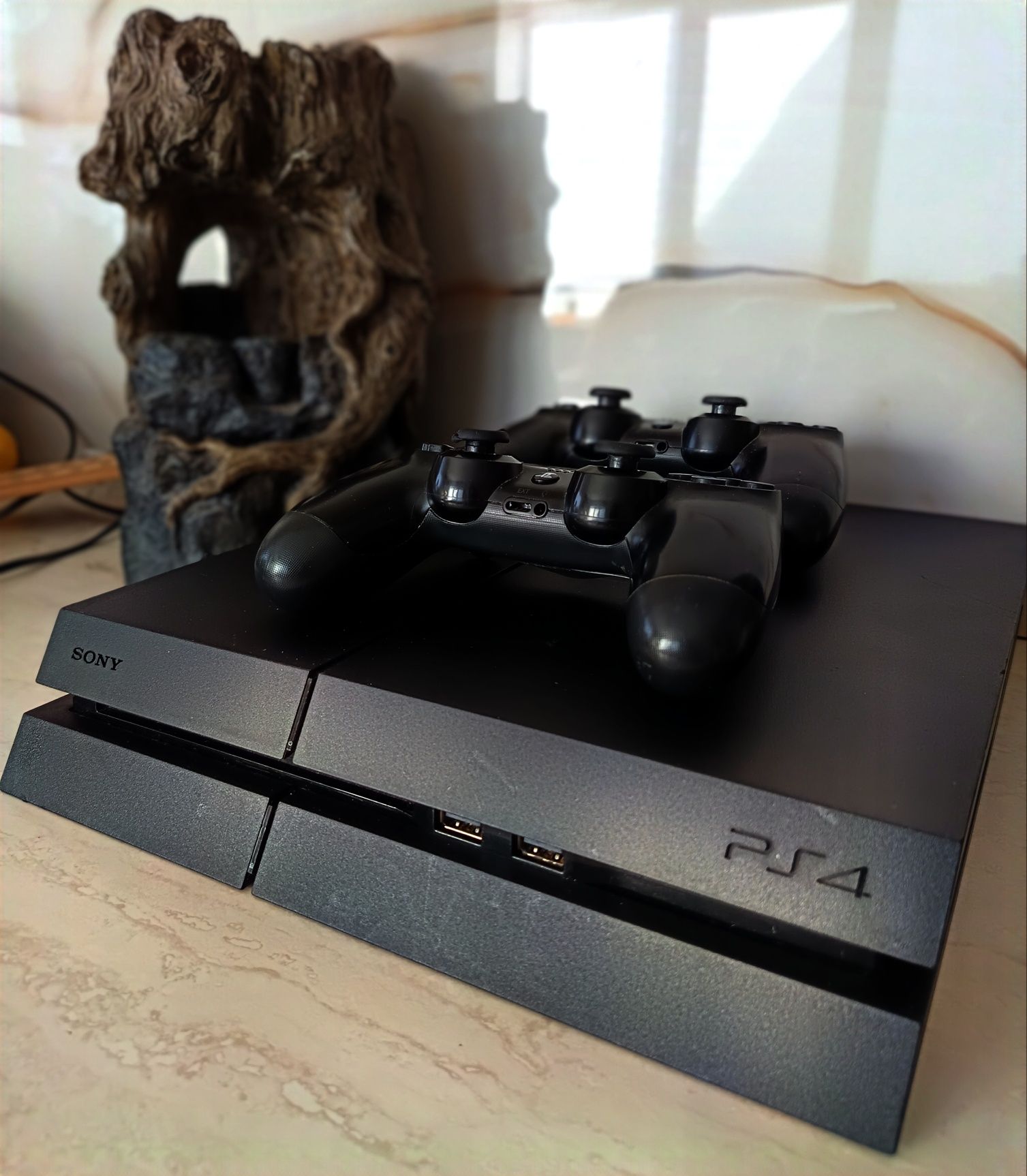 PS4/PlayStation 4 Phat 500GB HDD cu peste 10 jocuri+GTA 5+2 Manete