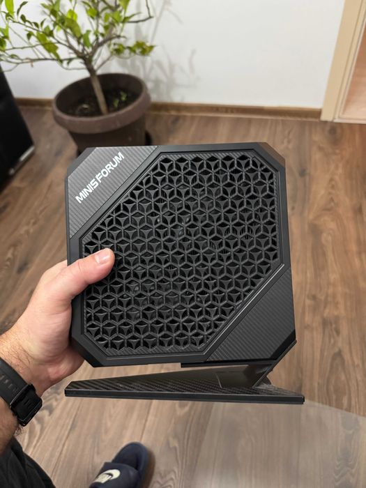 Mini PC Minisforum HX80G 16GB DDR4, 512GB NVME SAMSUNG, Radeon 6600M