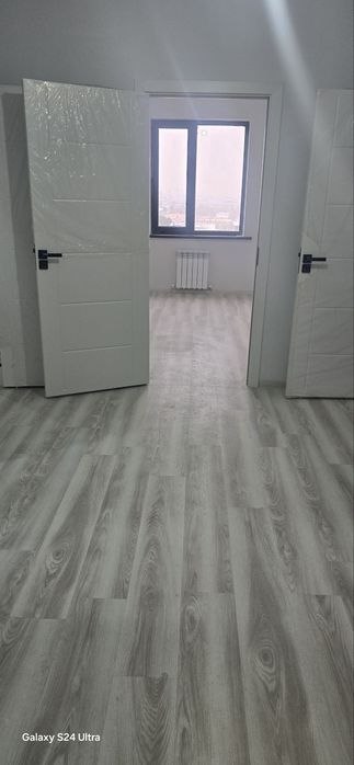 Novastroykadan yangi hali hech kim yashamagan remontli tayyor uy