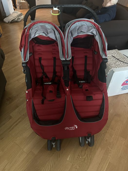 Коляска для двойняшек