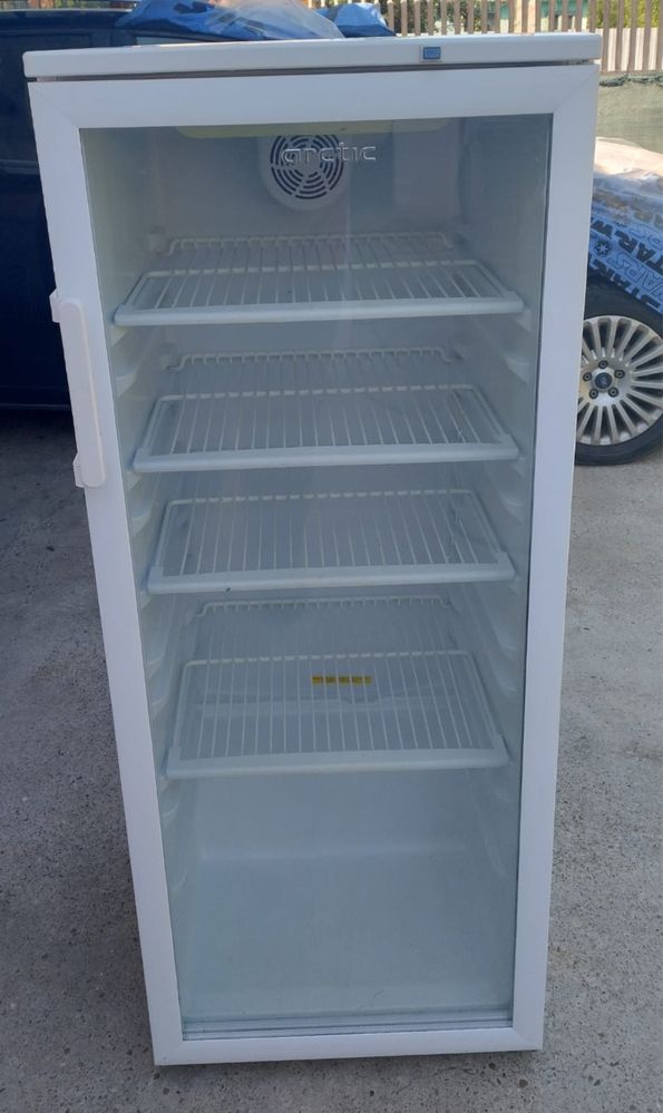 Vitrină frigorifică Arctic în stare bună – 230L, LED, silențioasă