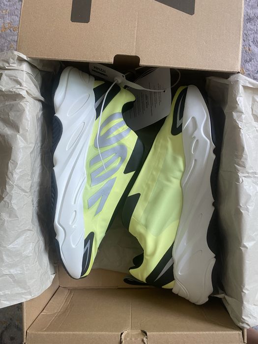 Adidas Yeezy 700 MNVN Laceless marimea 44