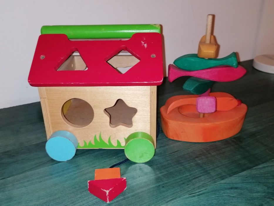 Jucarii din lemn - casuta si barcuta cu pestisori