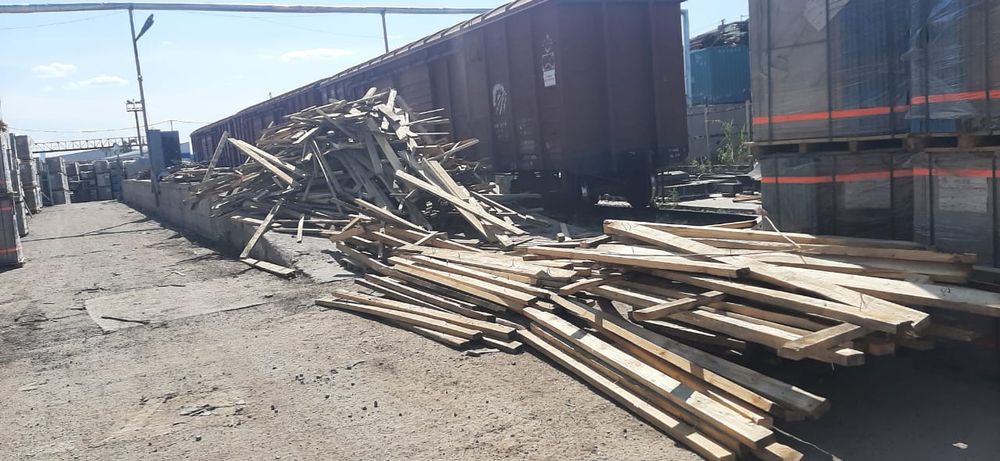 Дрова, доски, поддоны