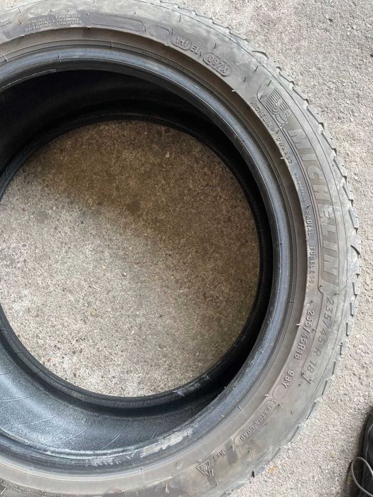 Продавам MIchelin crossclimate 2 всесезонни гуми 235/45/18 Dot 2023 5m