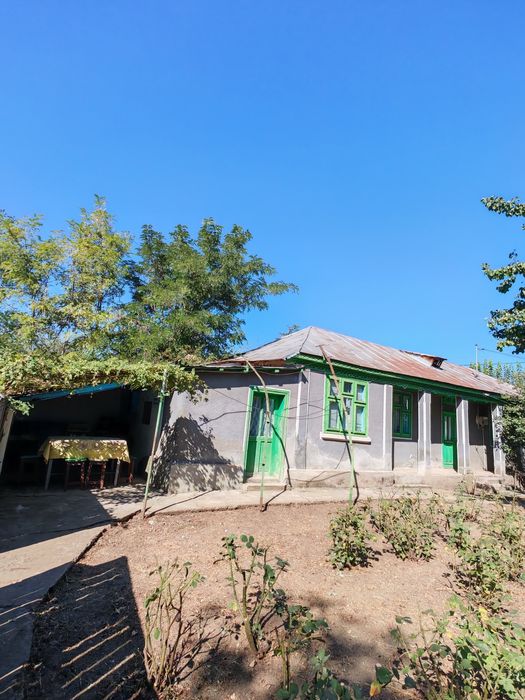 Casa bătrânească de vanzare