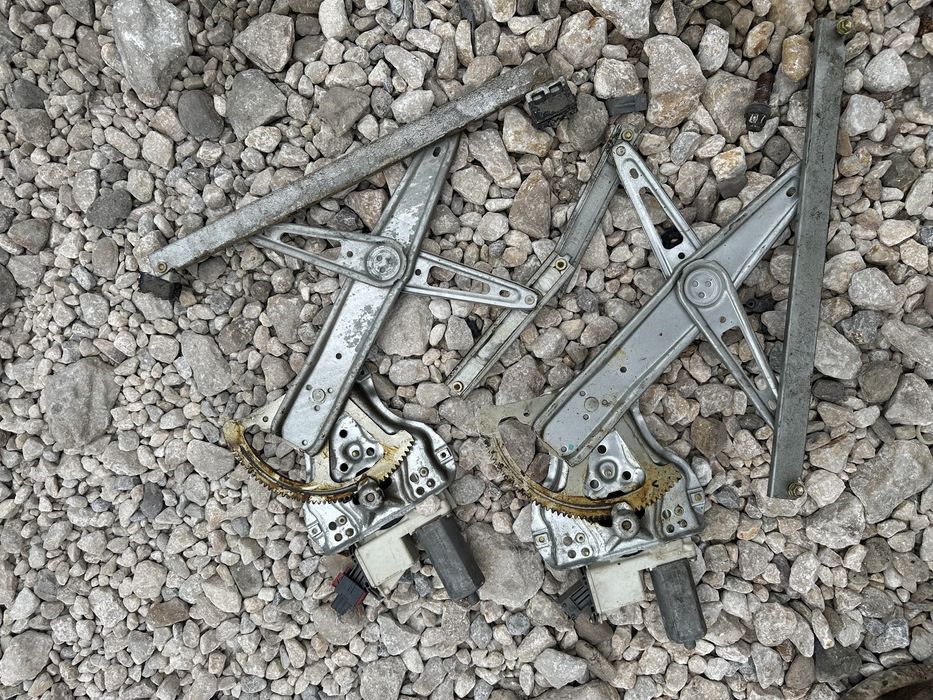 Преди стъклоповдигачи за Toyota Avensis 2006