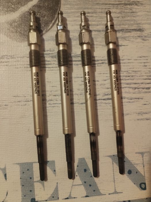 Bujii set complet 4x NGK  perfect funcționale originale