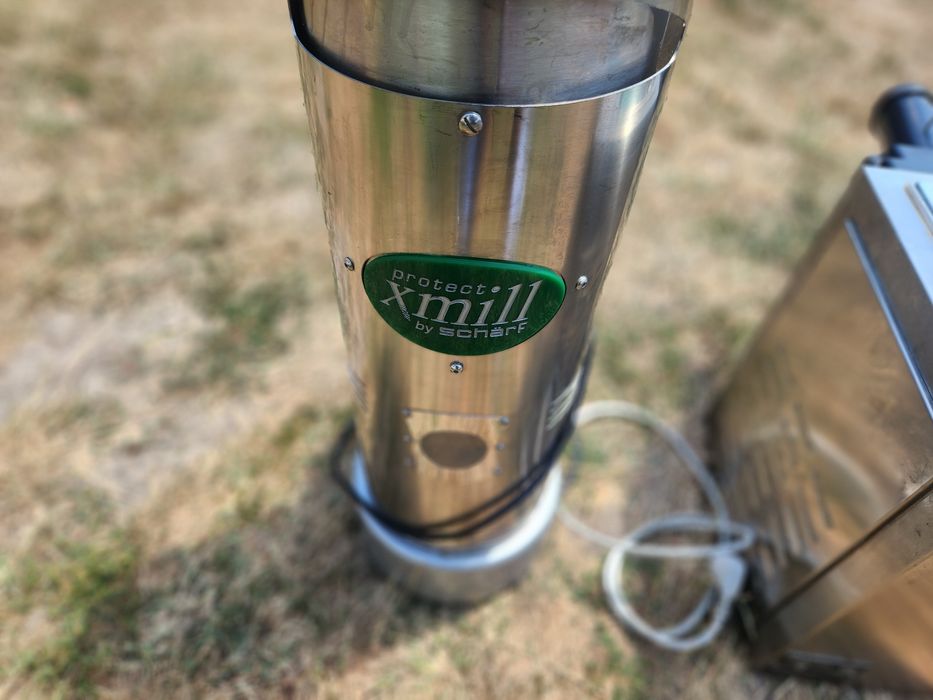 Rasnita cafea profesionala și masina de făcut frisca