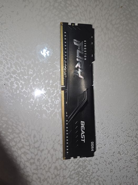 Оперативная память 16GB Kingston Fury Beast DDR4.