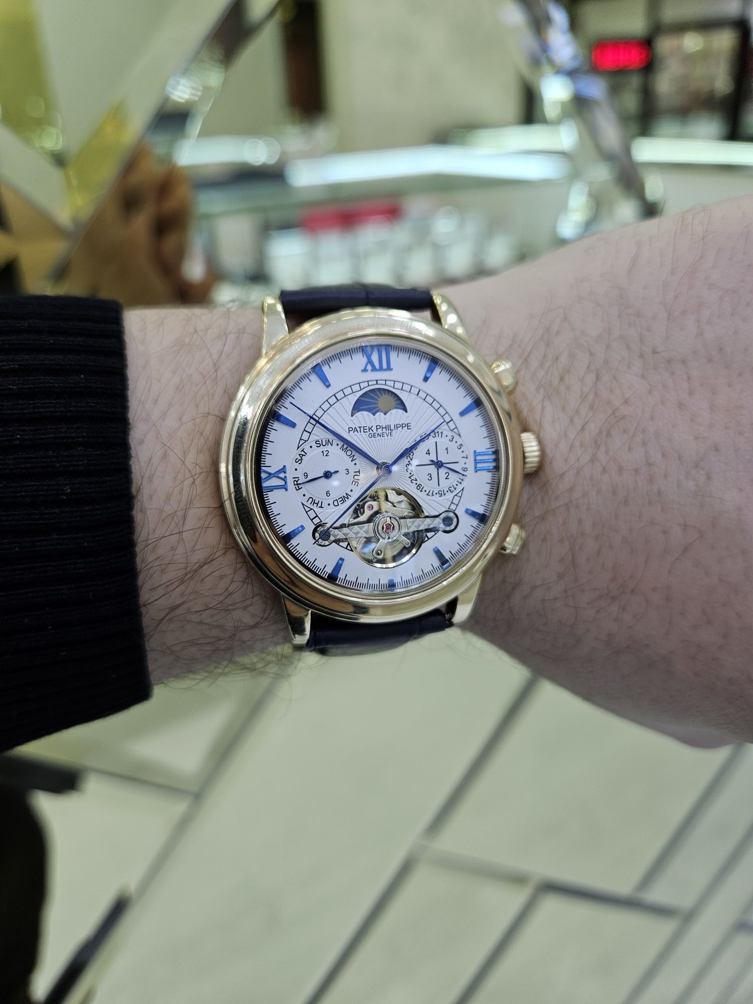 Продам классические золотые часы Patek Philippe