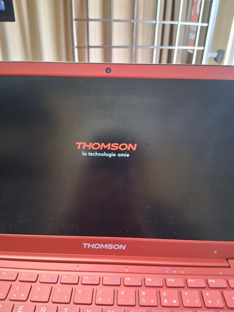 Продавам мини лаптоп THOMSON NEO 13 C