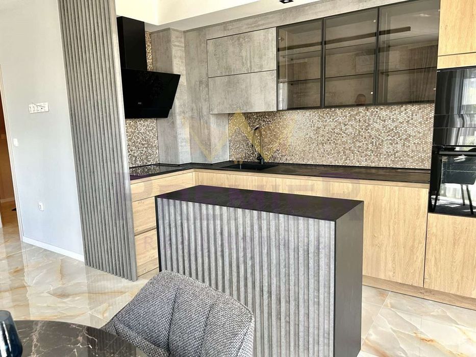 Дава се под наем Тристаен апартамент в Варна, Бриз - 110 кв.м за 1500 € - Снимка #1