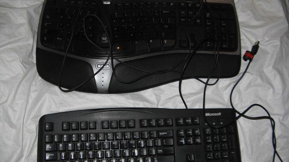 Tastaturi Microsoft 30 lei ambele