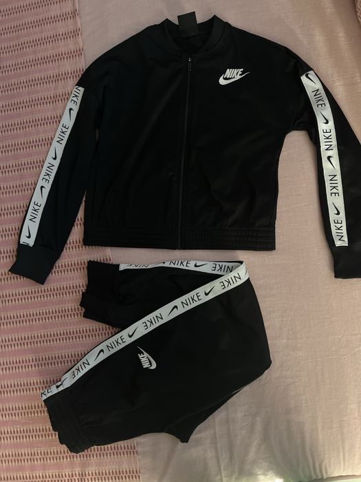 Оригинален детски спортен екип/анцуг на Nike 156/166 размер