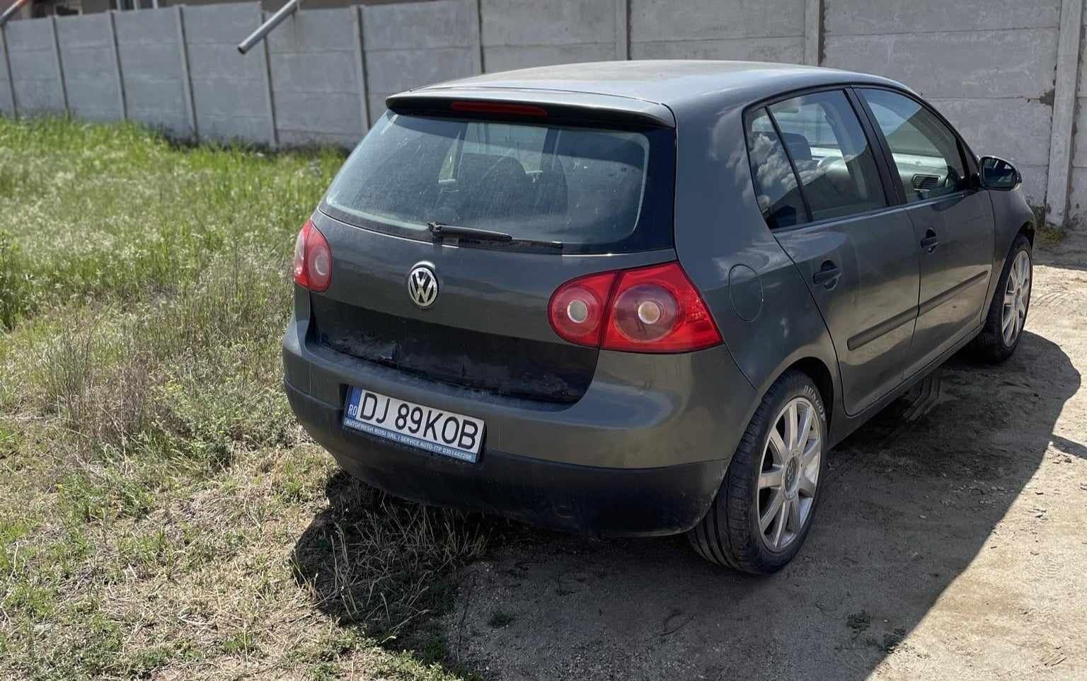 Golf 5 2004 pentru mai multe detalii sunați la numărul afișat