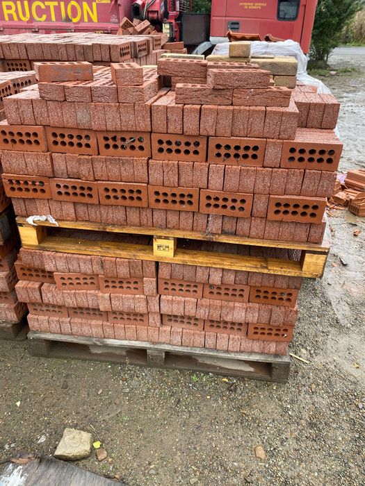 Vând cărămidă aparentă