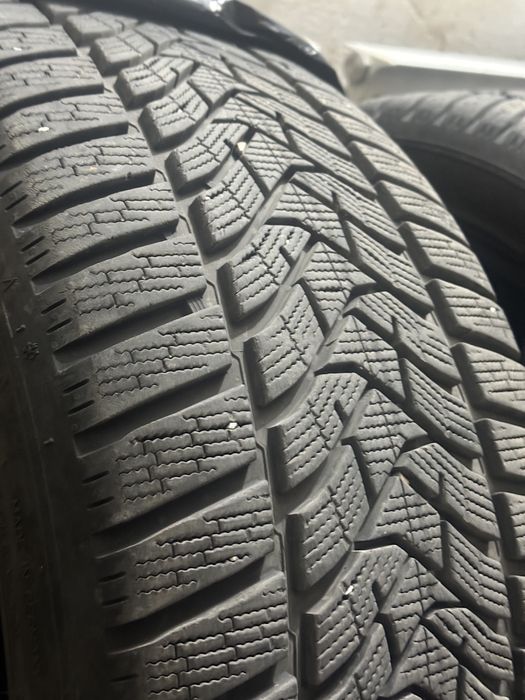 Гуми Dunlop 255/40/19 зимни ДОТ 4923