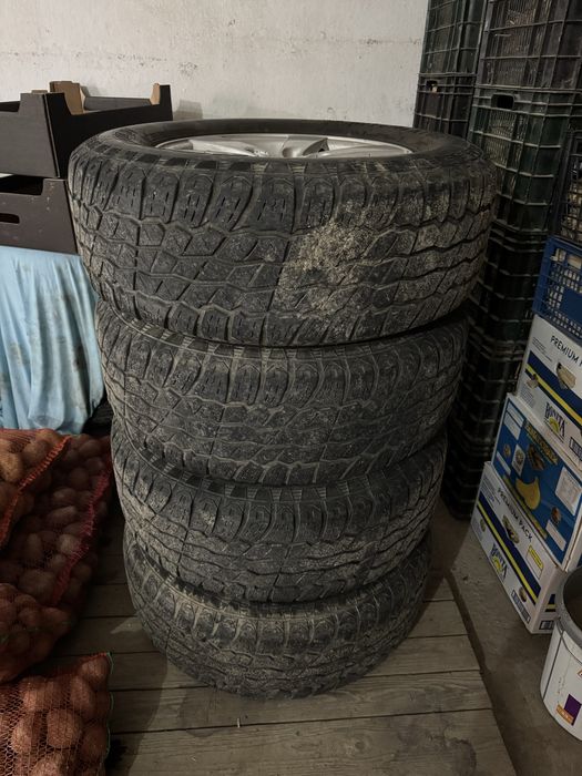 De vanzare anvelope 265/65/R17 cu jante ford ranger
