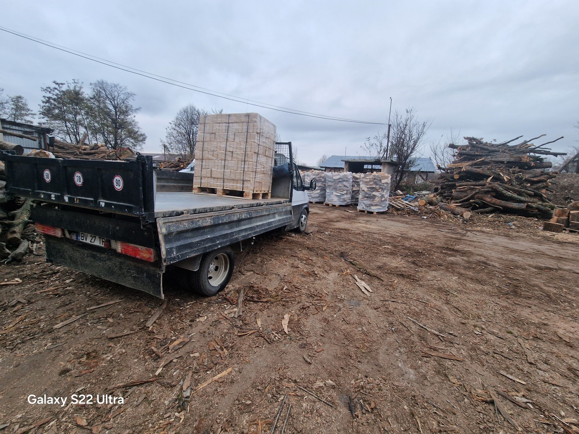 Transport Basculabil Trei Părți