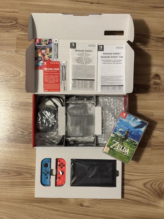 Nintendo Switch + Legend Of Zelda: BOTW