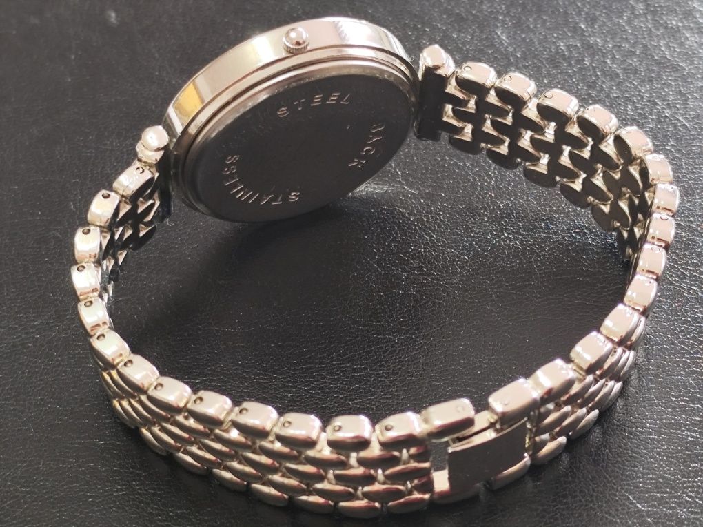 GUESS / Дамски Часовник
