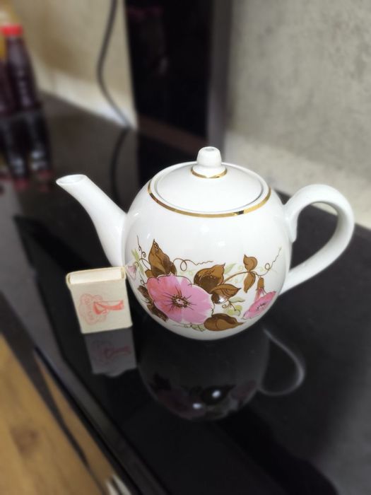 Чайники и сахарницы новые . СССР