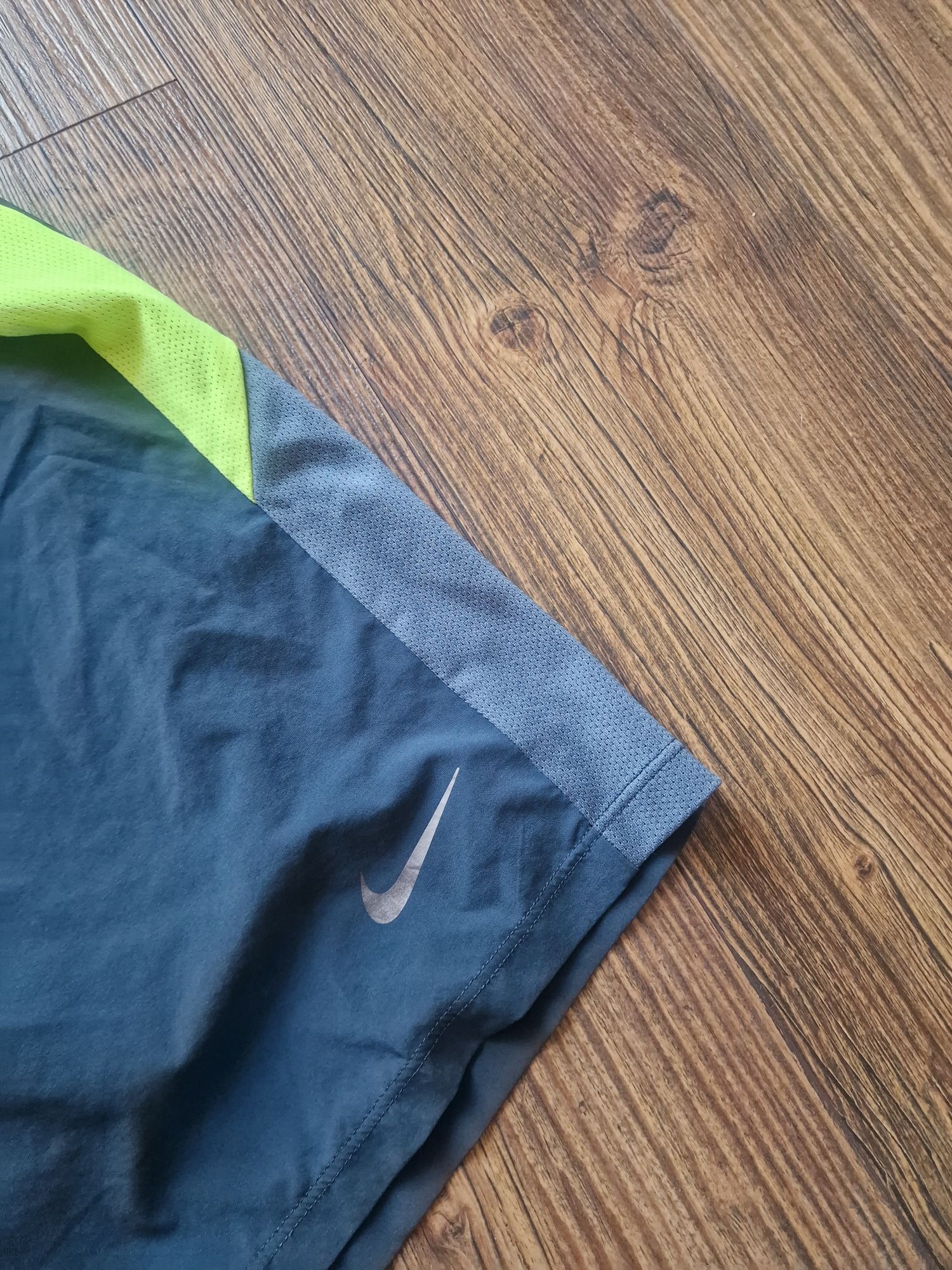 Страхотен мъжки къси шорти с клин NIKE размер  M
