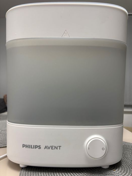 Стерилизатор Philips Avent плюс подарък шише и кутия за мляко