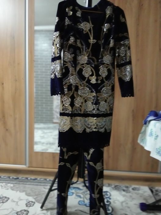 Yengi kiyimlar sotiladi