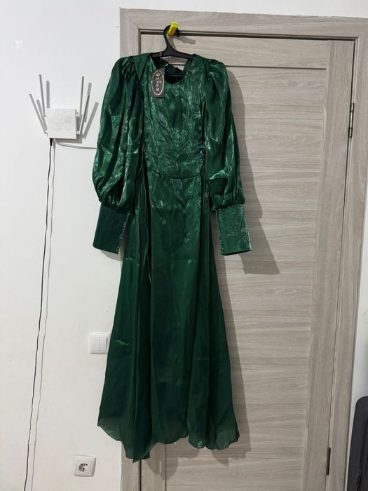 Б/У одежды,платья и двойки, 3 платья