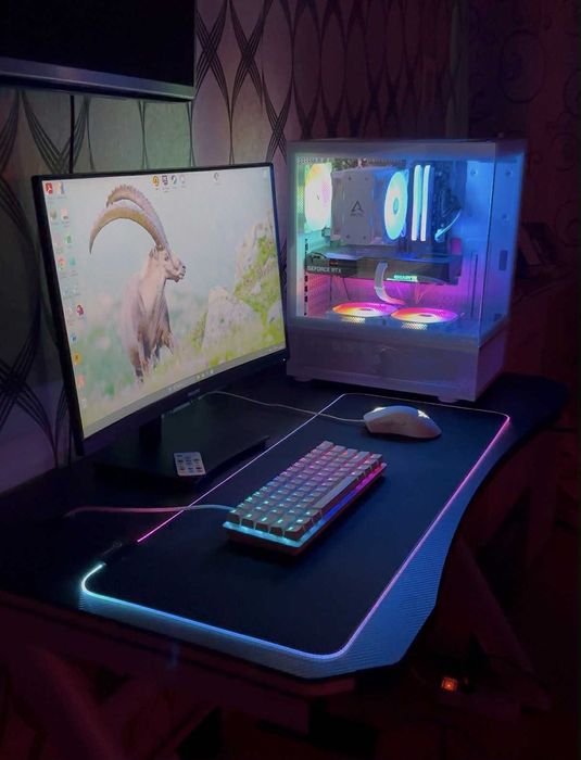 Геймърски сетъп плюс бюро, стол, монитор,мишка, клавиатура,мауспад