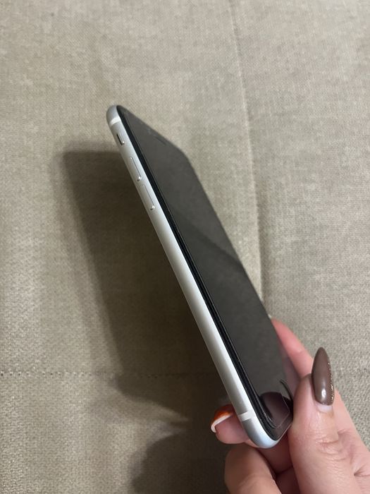 IPhone SE 2020 отлично състояние